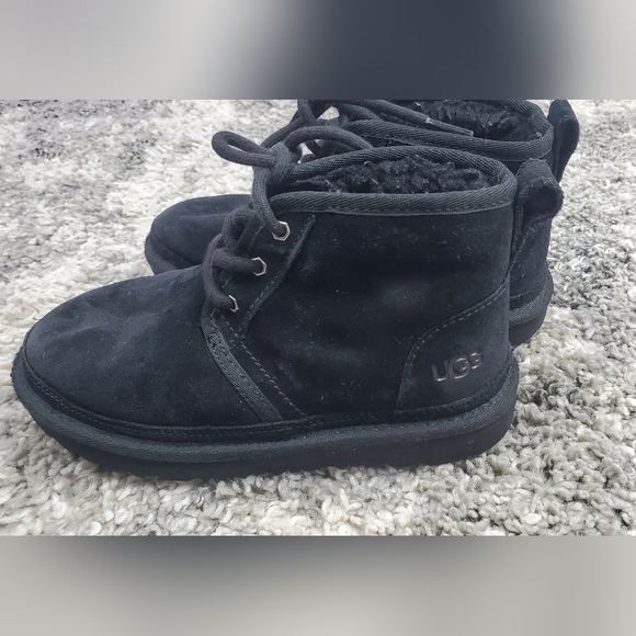 UGG Neumel ll Unisex Boots Velvet Black Size 2 Little Kid - Picture 4 of 11